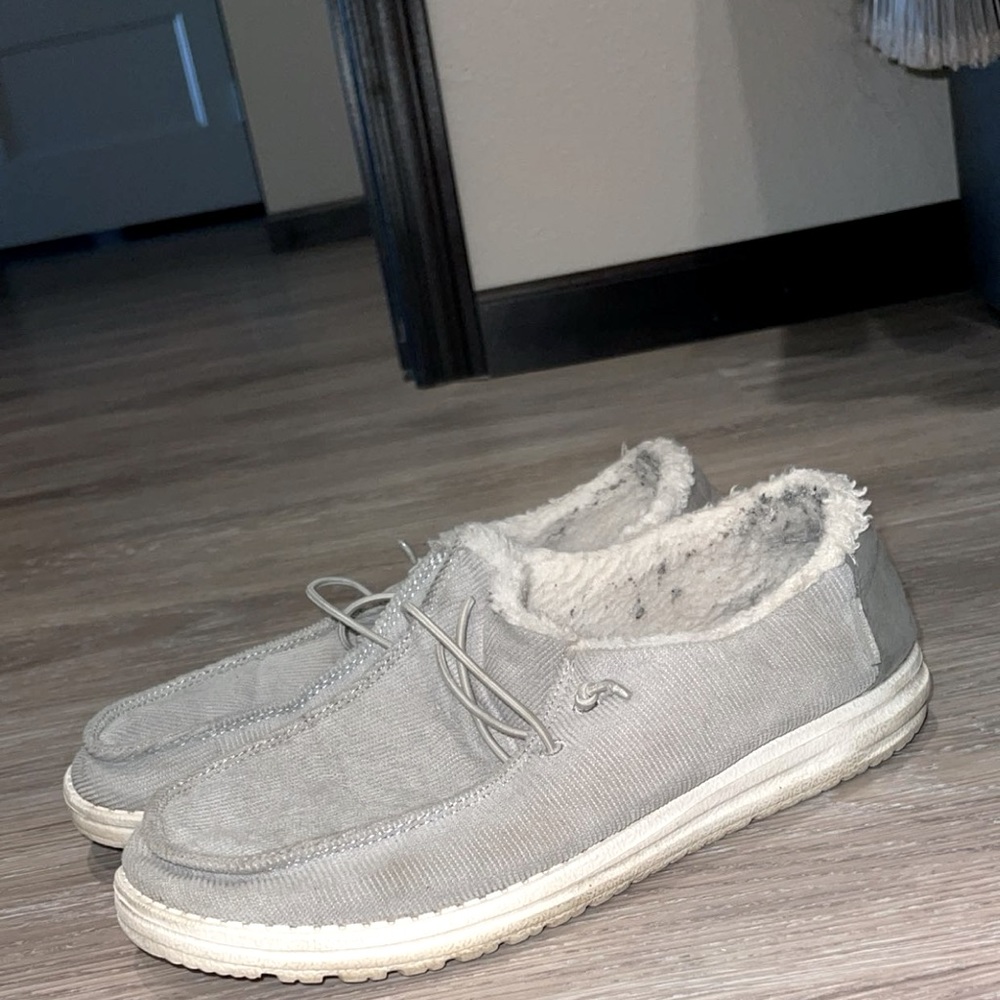 Women’s HeyDudes Size 9